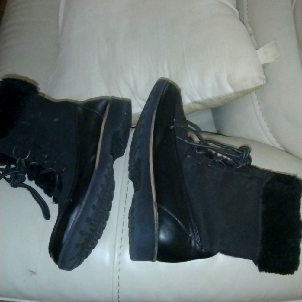 Snow boots